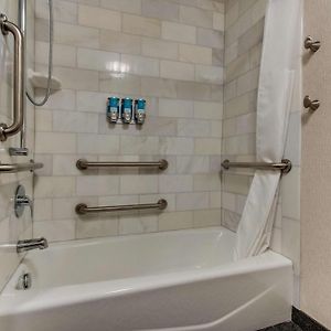 Deluxe Queen Room Two Queen Beds Accessible Tub